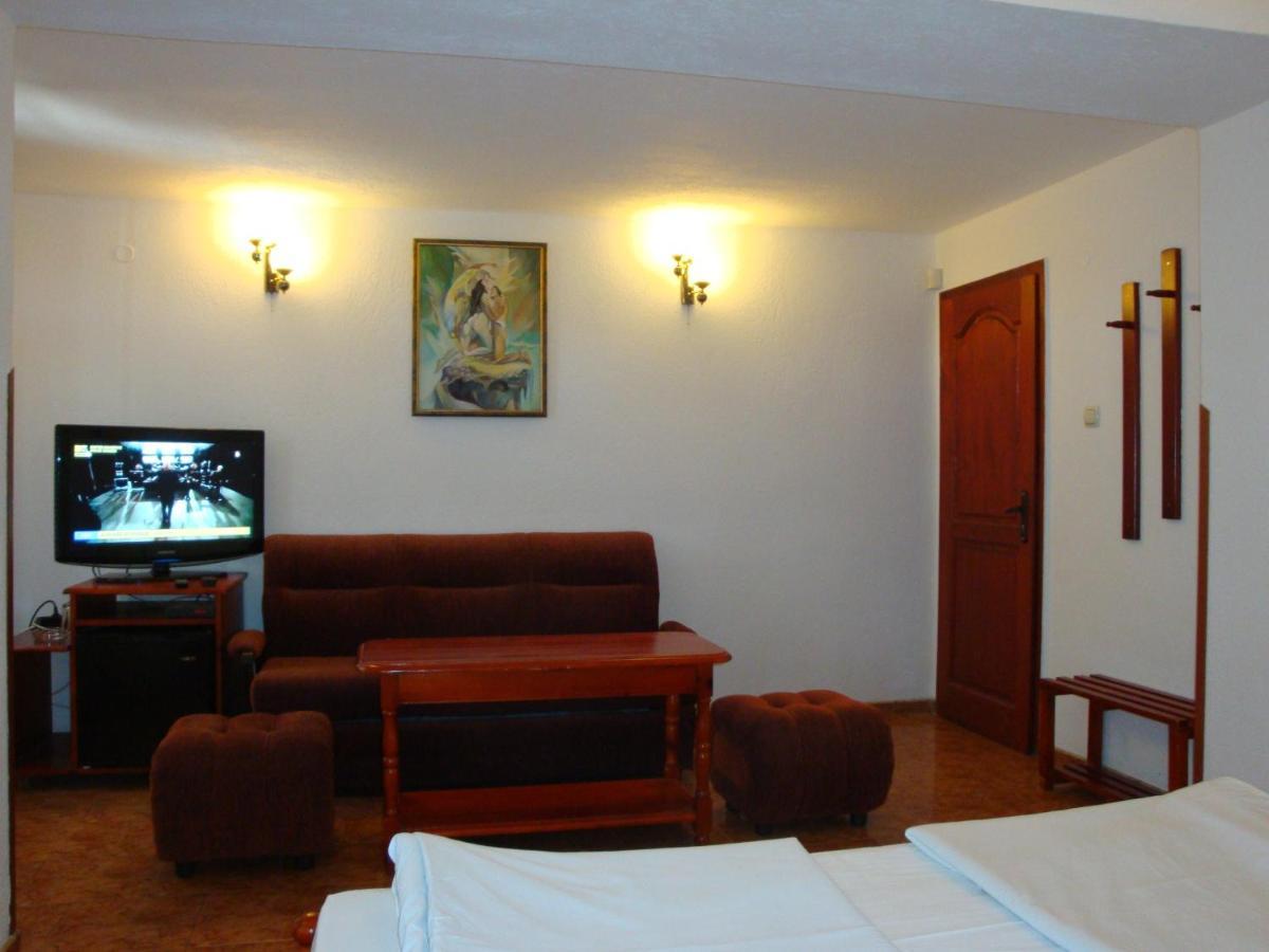 Family Hotel Diana Lyaskovo  Exterior photo