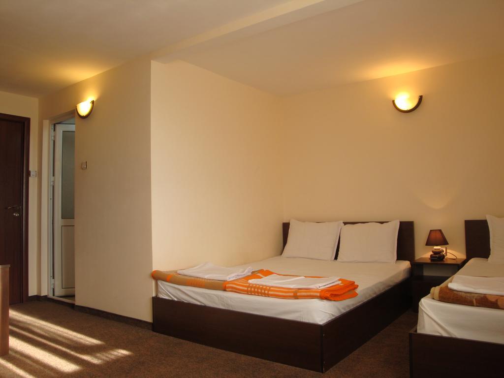 Family Hotel Diana Lyaskovo  Exterior photo