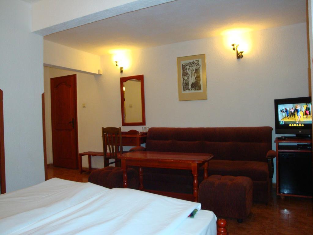 Family Hotel Diana Lyaskovo  Exterior photo